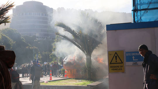 Anti-Mandate protesters clash with police outside parliament – Europe Renaissance