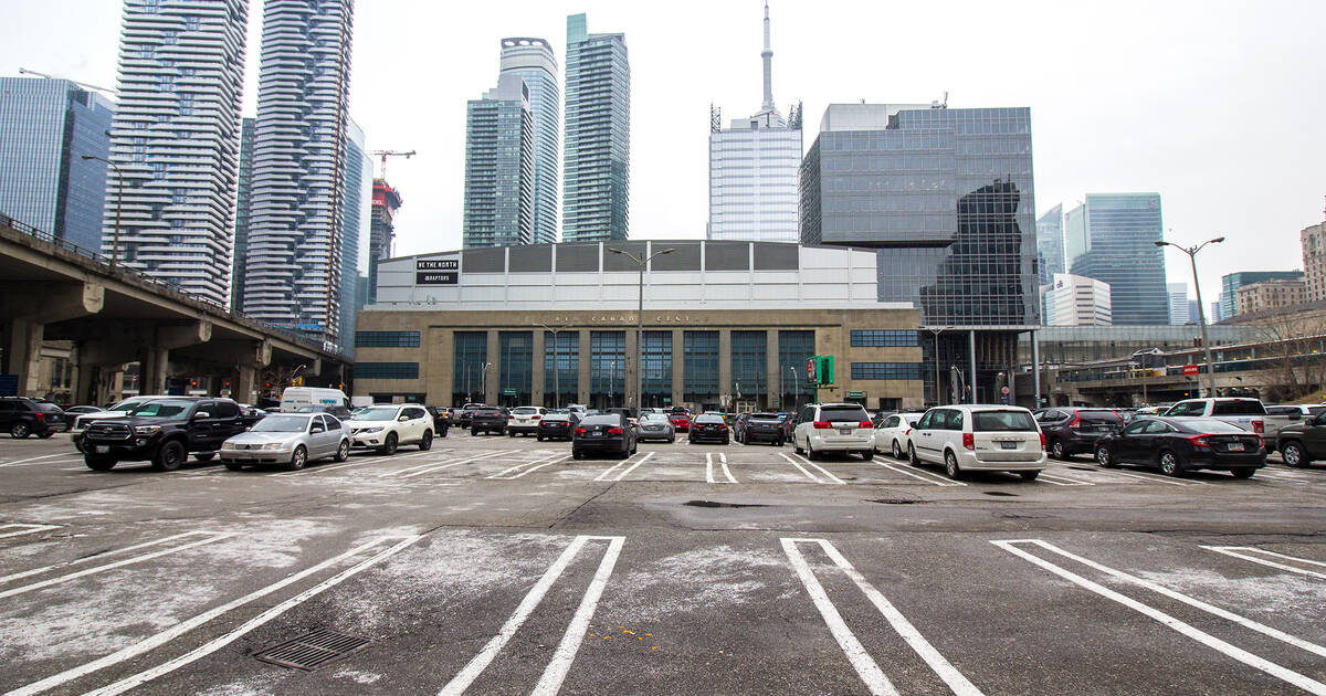 Viral tweet about making less than a Toronto parking space per hour really hits home
