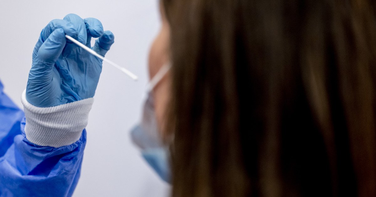 Kabinet gaat wet aanpassen om gedwongen coronatest mogelijk te maken | Hart van Nederland