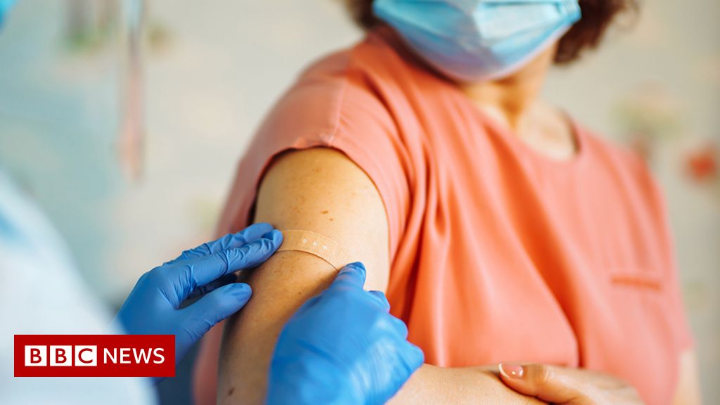 Germany fears thousands got saline, not vaccine from nurse - BBC News