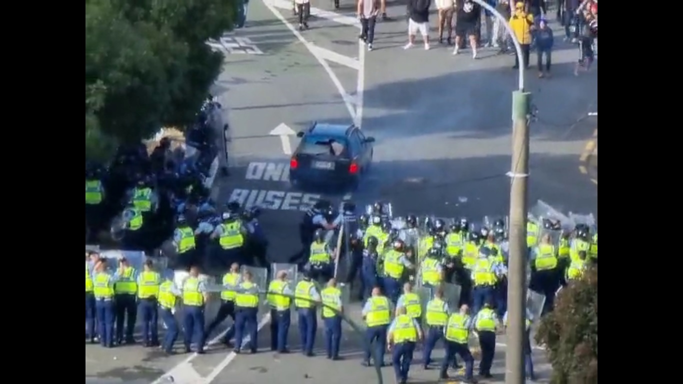 In New Zealand, protesters are using new tactics to attack the police – World-Signals News