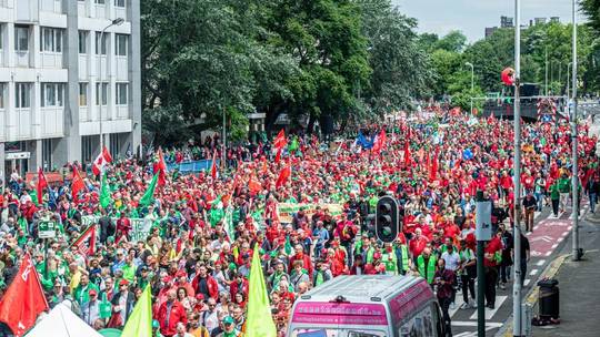 Thousands of Protesters chant ‘stop NATO’ at a massive rally in heart of EU (VIDEOS) – Europe Renaissance