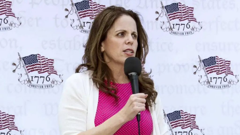 20 Federal Agents Storm Home of 'Anti-Vax' Doctor's Home and Throw Her in Prison for Two Months Over J6 Trespassing Charge - Becker News