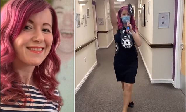 Female teacher, 41, is sacked after letting pupils as young as 15 pose TOPLESS | Daily Mail Online