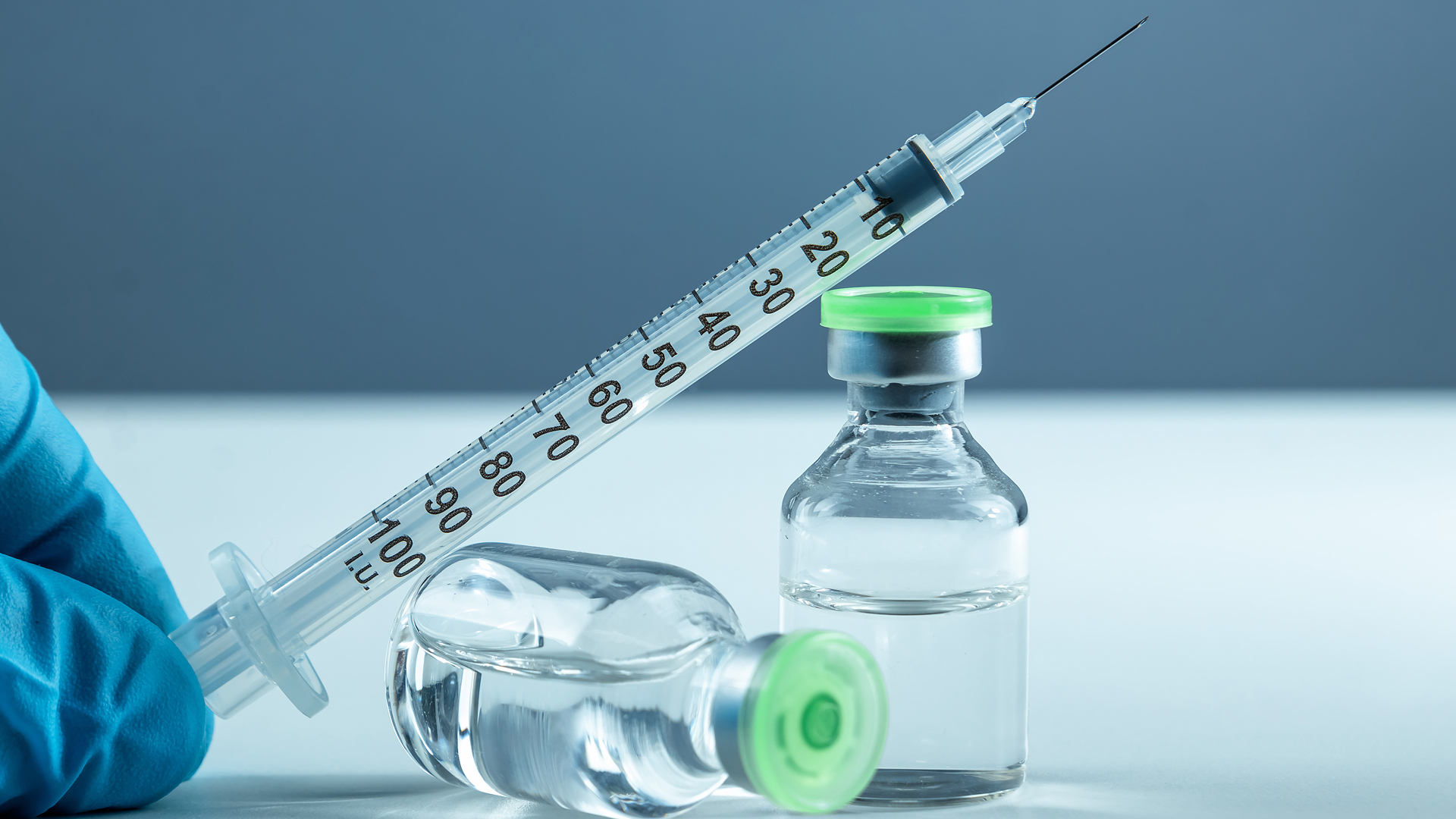 Manitoba healthcare workers sue province over vaccine mandate  - Rebel News