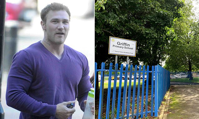 Primary school parents horrified that registered paedophile can make regular visits to school | Daily Mail Online
