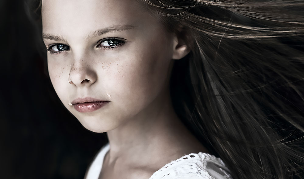 "Politicians abuse and murder children", say FBI chief and witnesses