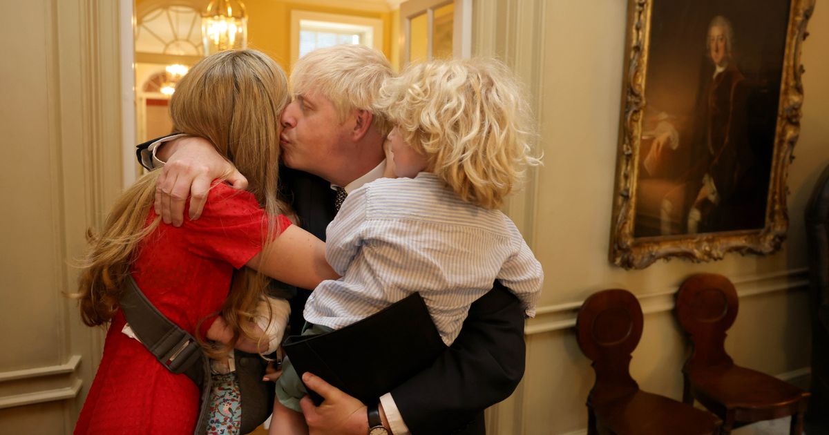 Candid photos show Boris Johnson and children inside Number 10 before he quit as PM - Mirror Online