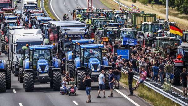 Boeren roepen op maandag 'heel Nederland plat te leggen' - LINDA.nl