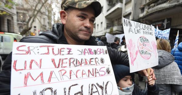 Demonstration against Pfizer vaccines staged in Montevideo amidst court hearing — MercoPress